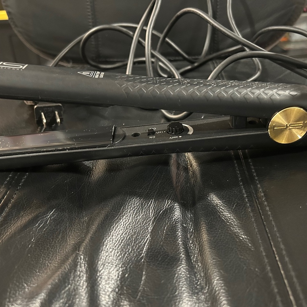 HSI professional 140f 450f Black Hair Flat Iron Straightener with Gold Accents